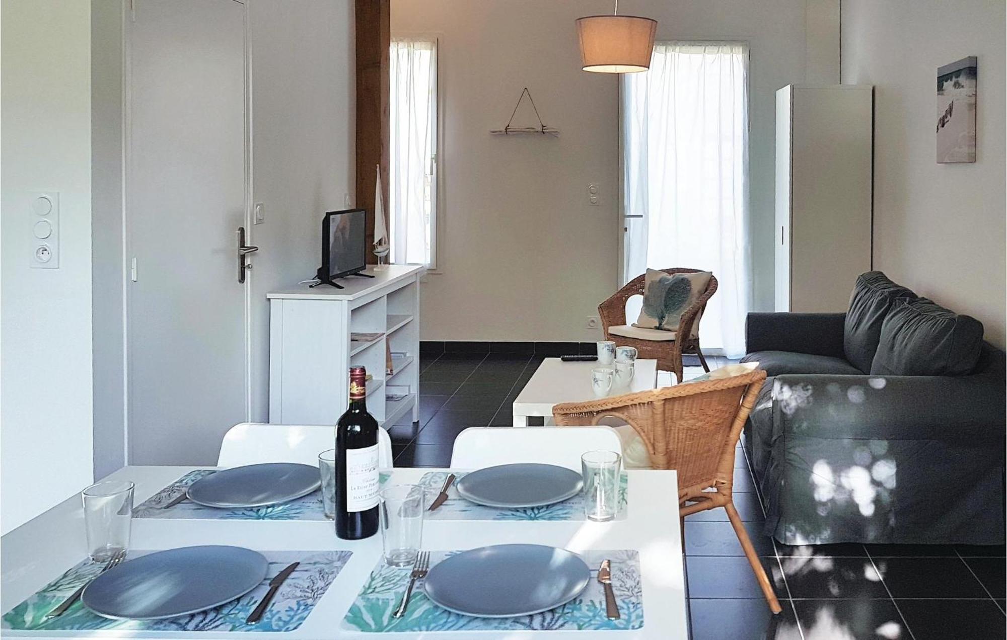 Beautiful Home In Erdeven With Kitchenette Esterno foto
