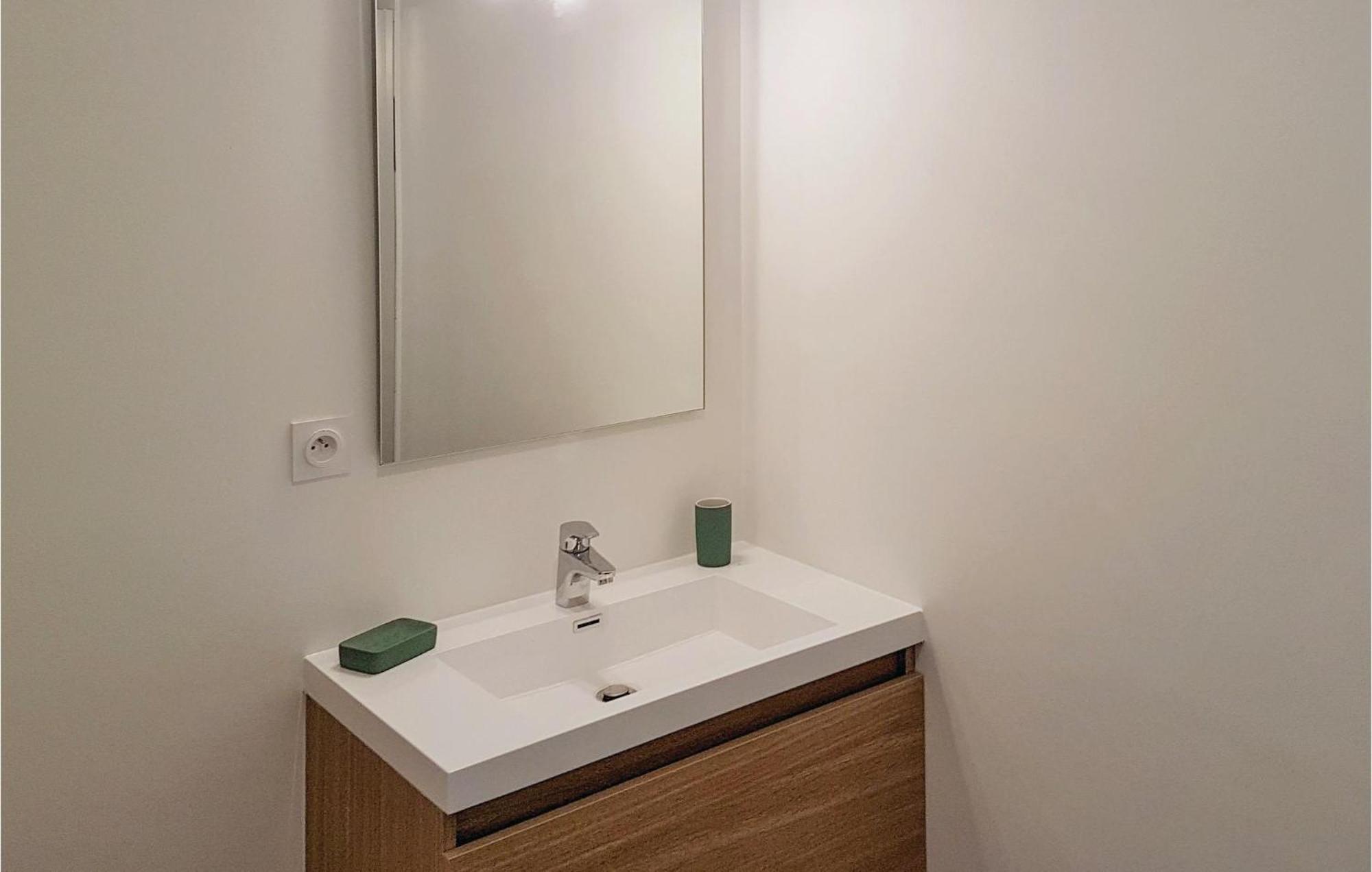 Beautiful Home In Erdeven With Kitchenette Esterno foto