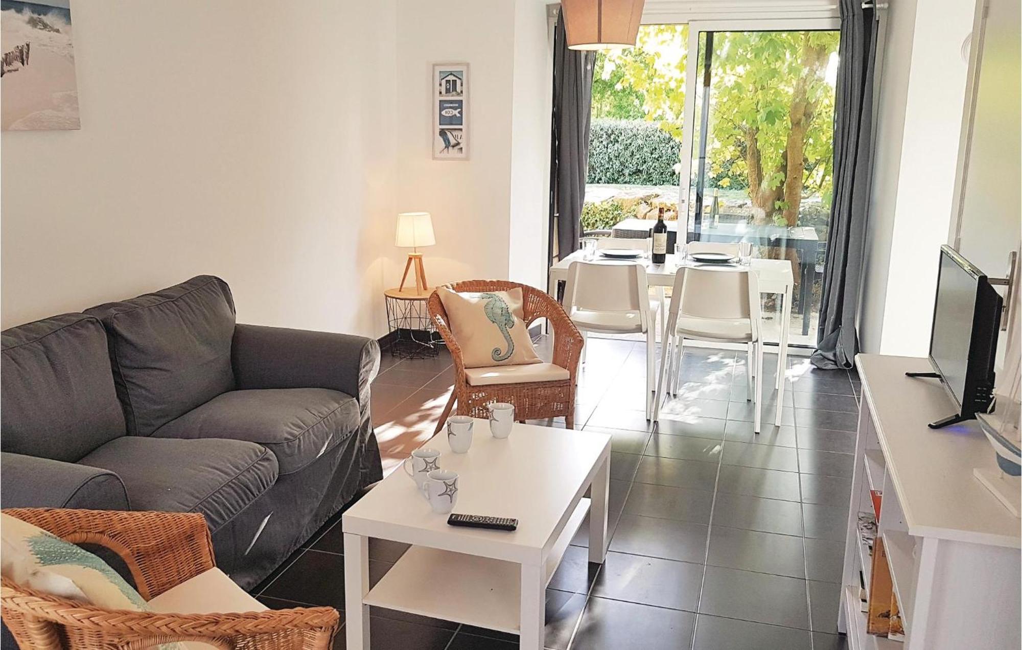 Beautiful Home In Erdeven With Kitchenette Esterno foto