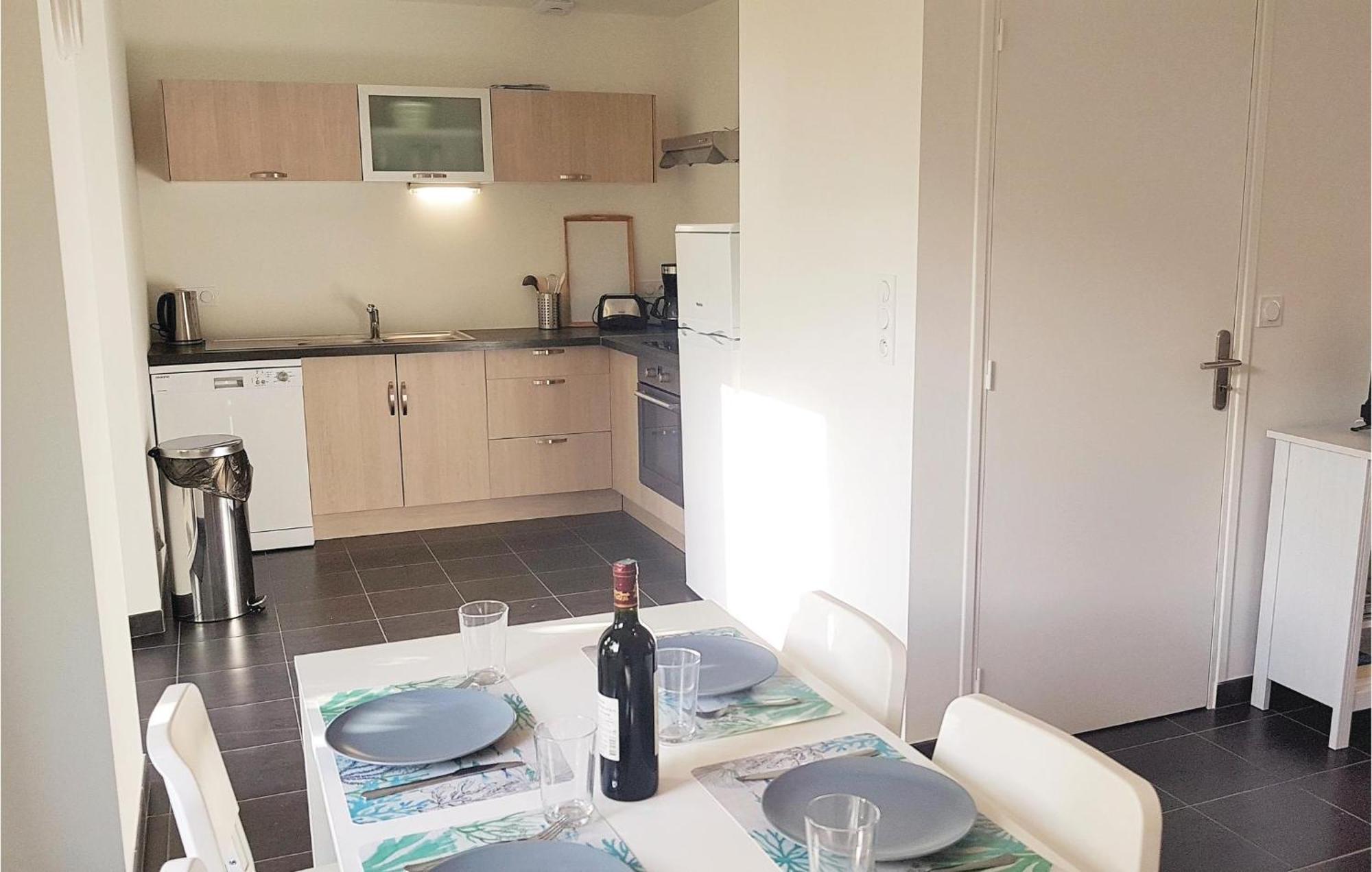 Beautiful Home In Erdeven With Kitchenette Esterno foto